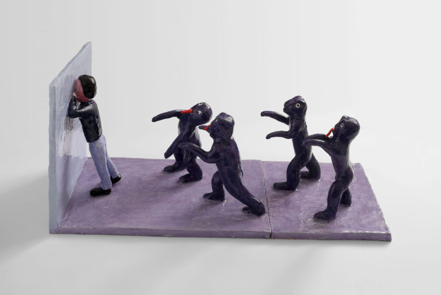 DM 009-21 Un due tre stella with my demons, 2021, ceramica smaltata, cm29x61x28 -LR